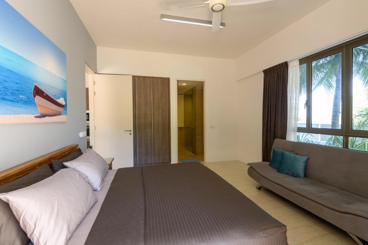 By The Sea Beach Front Apartment 바투 페링기 외부 사진