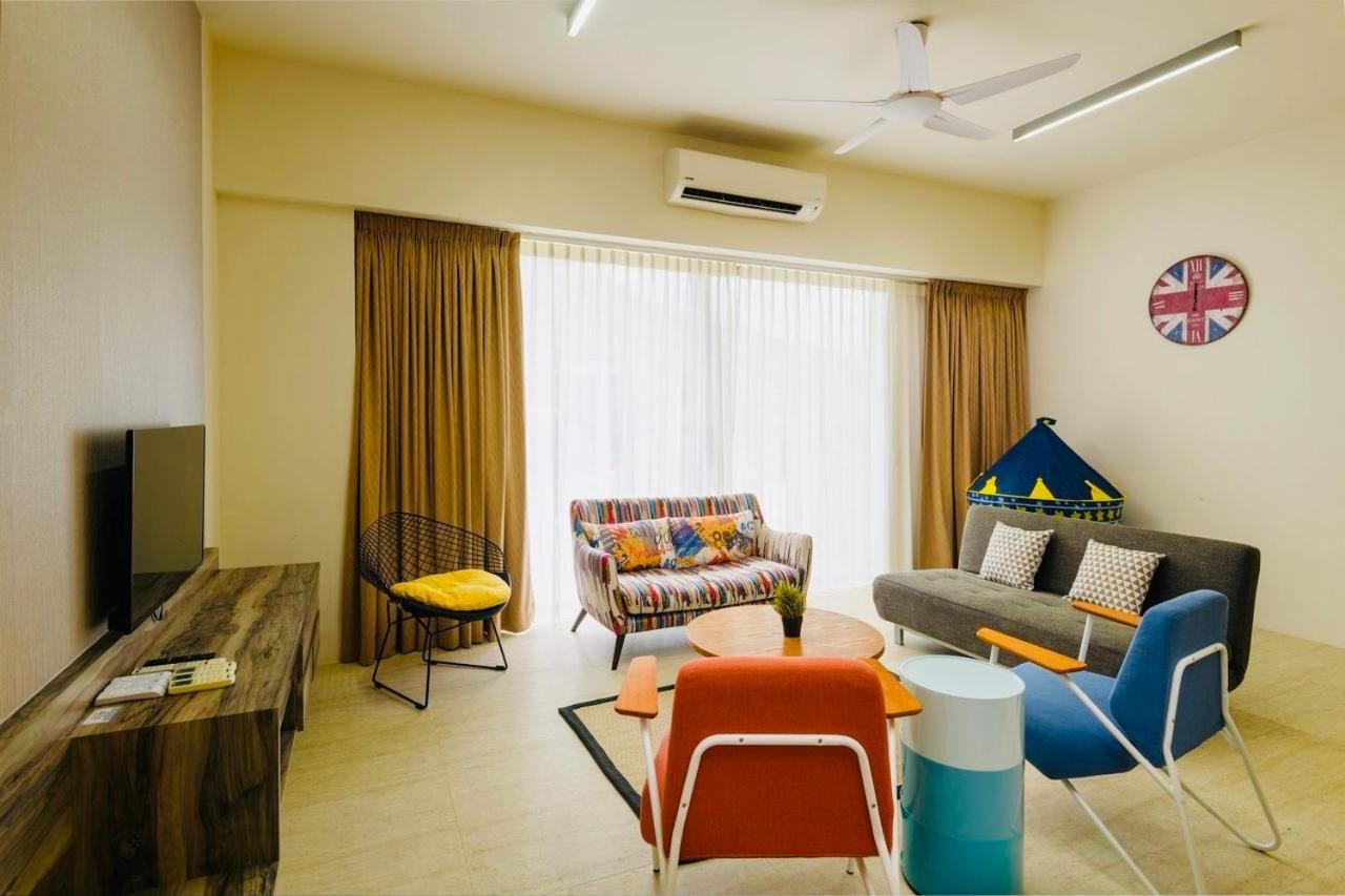By The Sea Beach Front Apartment 바투 페링기 외부 사진