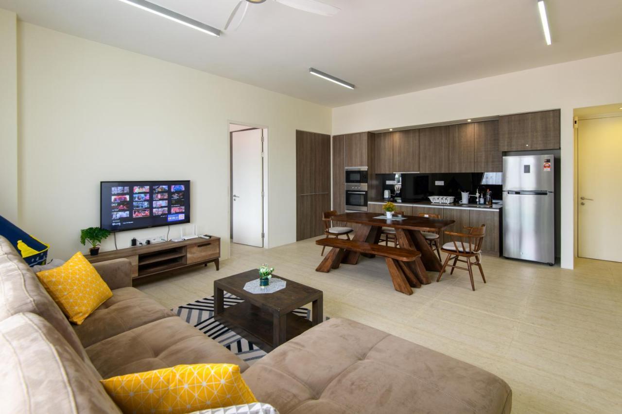 By The Sea Beach Front Apartment 바투 페링기 외부 사진