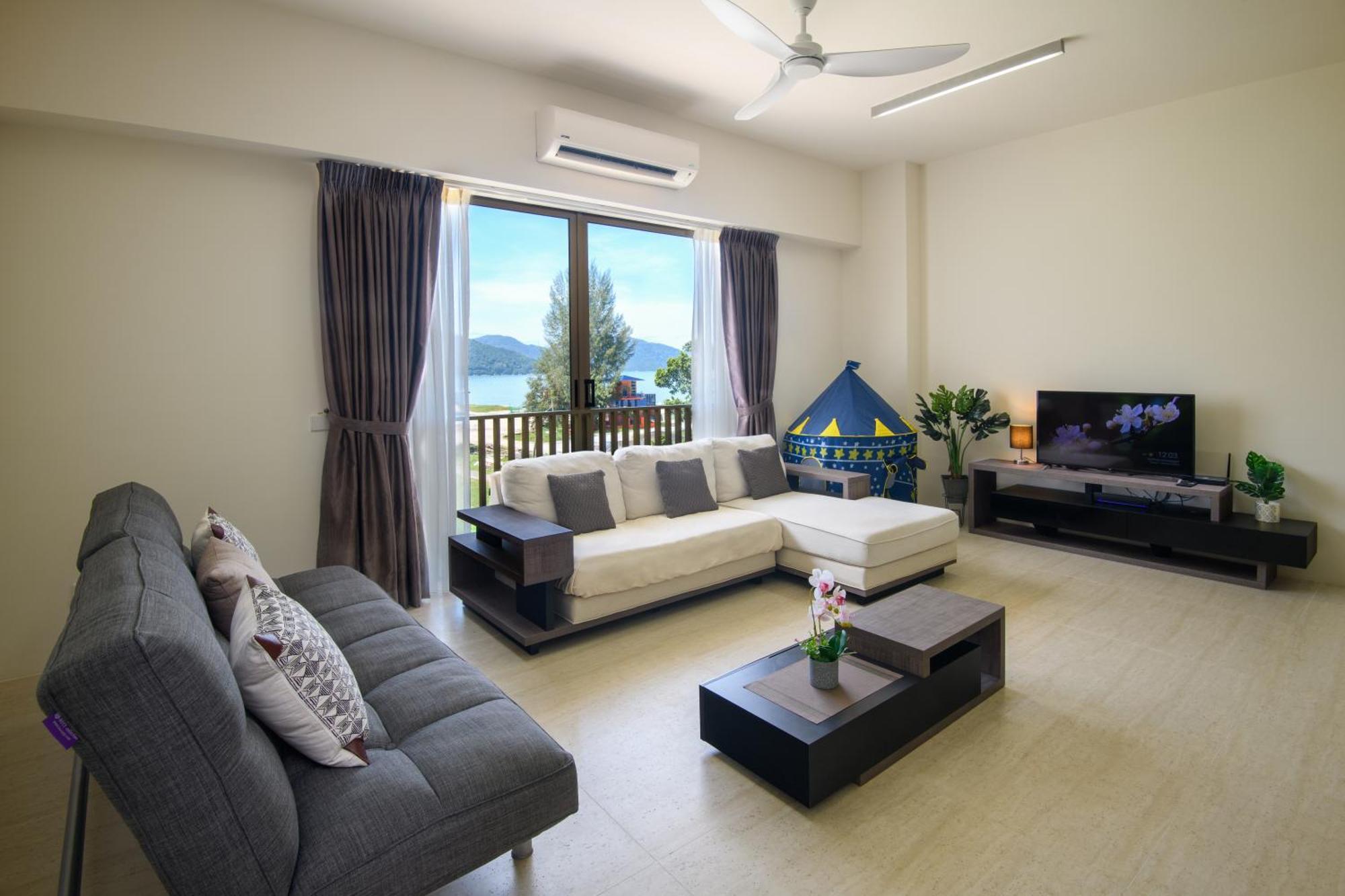 By The Sea Beach Front Apartment 바투 페링기 외부 사진