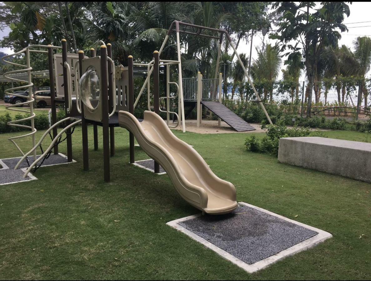 By The Sea Beach Front Apartment 바투 페링기 외부 사진