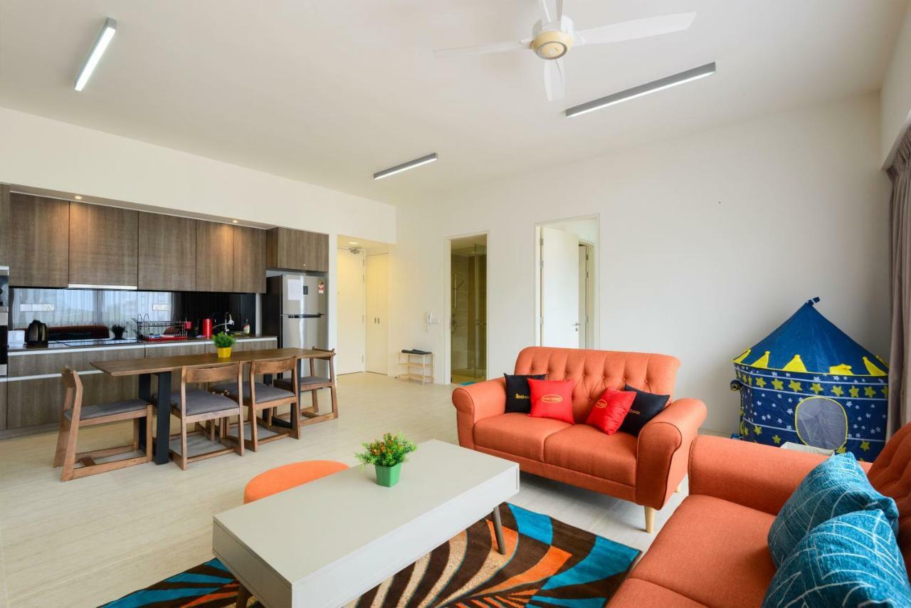 By The Sea Beach Front Apartment 바투 페링기 외부 사진