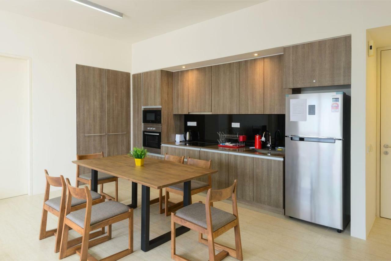 By The Sea Beach Front Apartment 바투 페링기 외부 사진