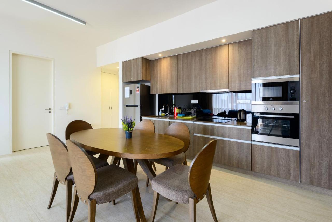 By The Sea Beach Front Apartment 바투 페링기 외부 사진